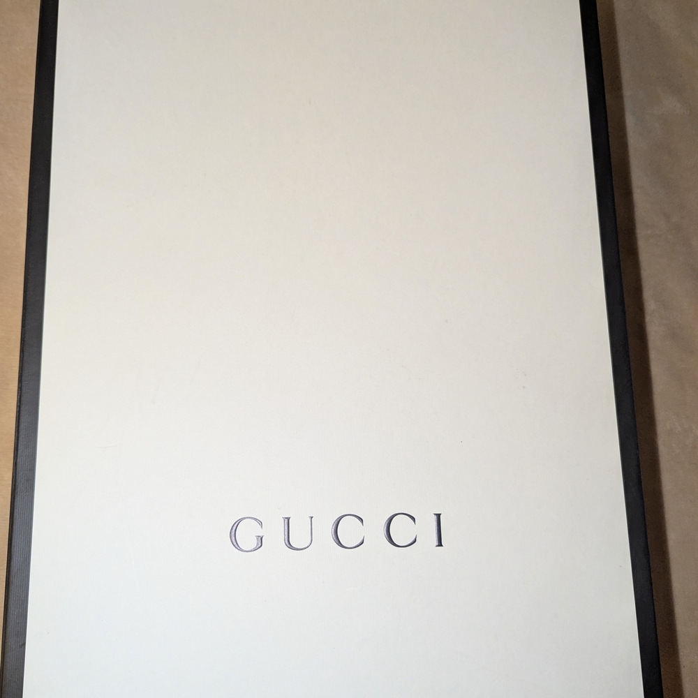 Gucci Beige Leather Shoulder Bag with Gold Accents - Picture 3 of 5
